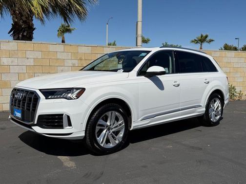 Samurai Gray Metallic 2024 Audi Q7 55 Premium Plus