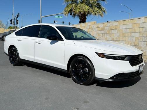 Platinum White Pearl 2025 Honda Accord SE