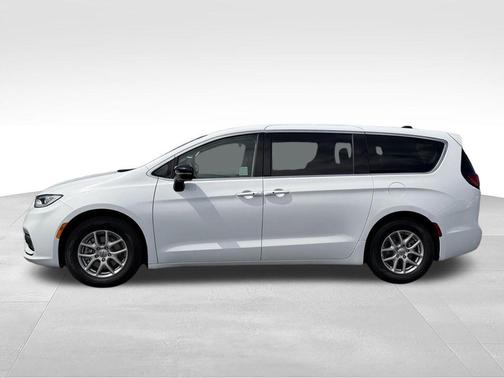 Bright White Clearcoat 2024 Chrysler Pacifica Touring L