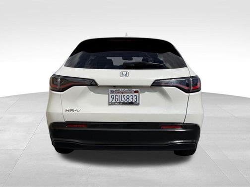 Platinum White Pearl 2024 Honda HR-V LX