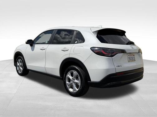 Platinum White Pearl 2024 Honda HR-V LX