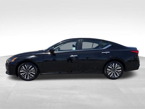 Super Black 2023 Nissan Altima 2.5 SV