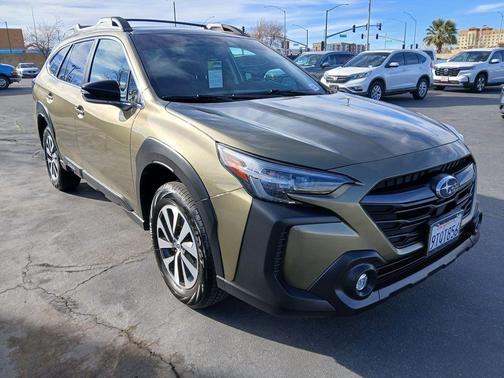 2025 Subaru Outback Premium