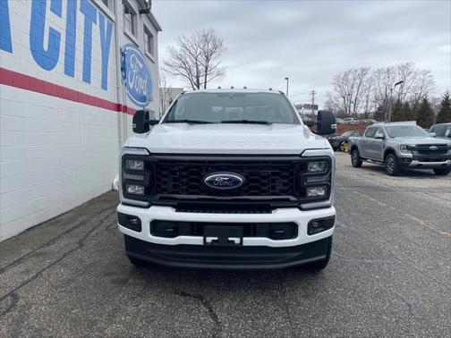 2025 Ford F-350 XLT