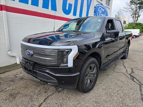 2022 Ford F-150 Lightning LARIAT