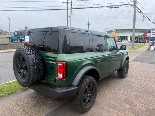 ERUPTION GREEN METALLIC 2025 Ford Bronco Big Bend