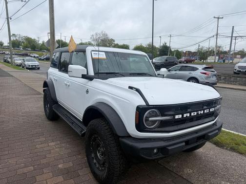OXFORD WHITE 2025 Ford Bronco Outer Banks