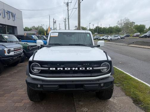 OXFORD WHITE 2025 Ford Bronco Outer Banks