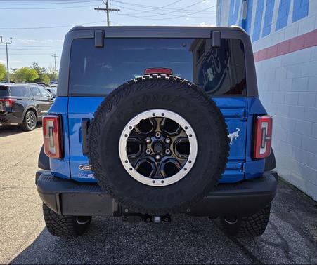 VELOCITY BLUE METALLIC 2023 Ford Bronco Badlands
