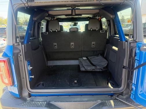 VELOCITY BLUE METALLIC 2023 Ford Bronco Badlands