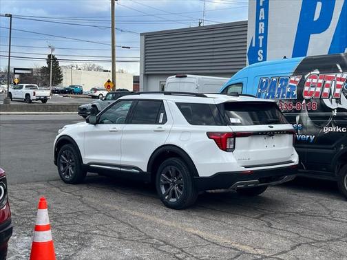 2025 Ford Explorer Active