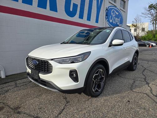 2025 Ford Escape Platinum