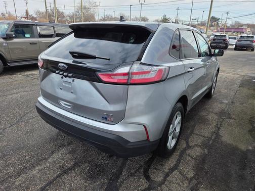 2021 Ford Edge SE