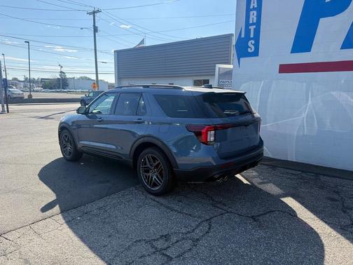 2025 Ford Explorer ST