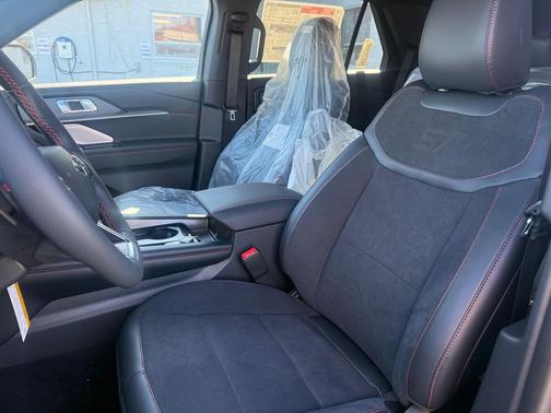 AGATE BLACK METALLIC 2026 Ford Explorer ST