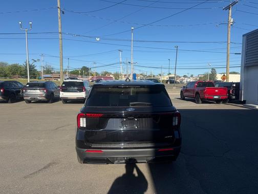 AGATE BLACK METALLIC 2026 Ford Explorer ST-Line