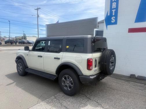 DESERT SAND 2026 Ford Bronco Big Bend