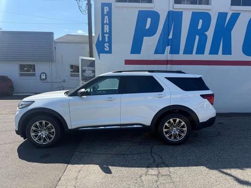 2025 Ford Explorer Active