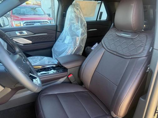 Agate Black Metallic 2026 Ford Explorer Platinum