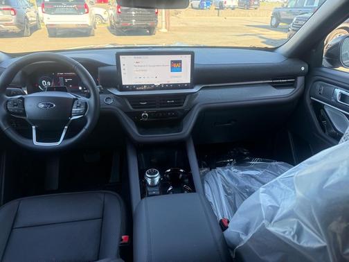 Agate Black Metallic 2026 Ford Explorer Platinum