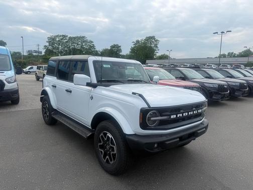 OXFORD WHITE 2026 Ford Bronco Outer Banks