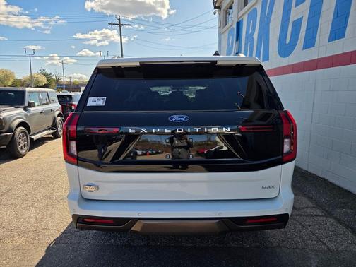 Star White Metallic Tri-Coat 2026 Ford Expedition Max King Ranch