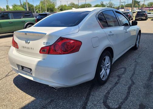 Moonlight White 2010 INFINITI G37x Base