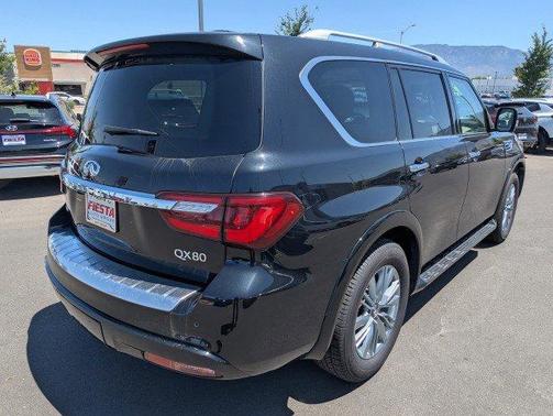 2023 INFINITI QX80 Luxe