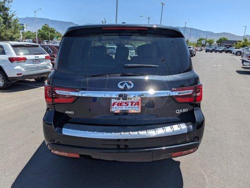 2023 INFINITI QX80 Luxe