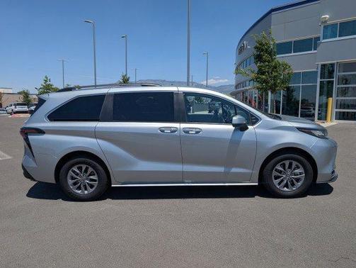 2023 Toyota Sienna XLE