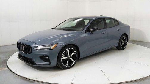 2024 Volvo S60 B5 Plus Dark Theme