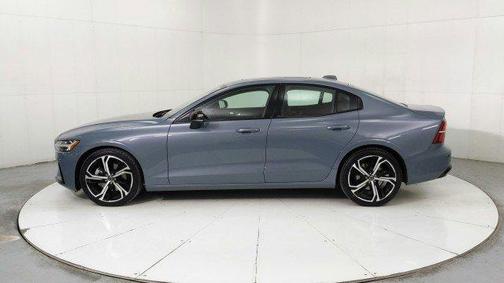 2024 Volvo S60 B5 Plus Dark Theme