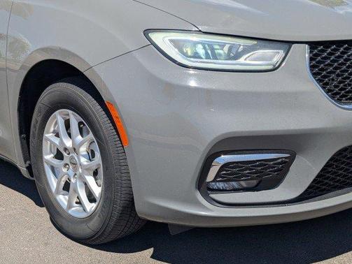 2022 Chrysler Pacifica Touring-L