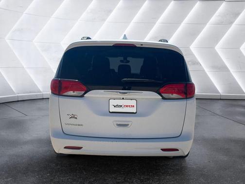 2020 Chrysler Voyager LXI
