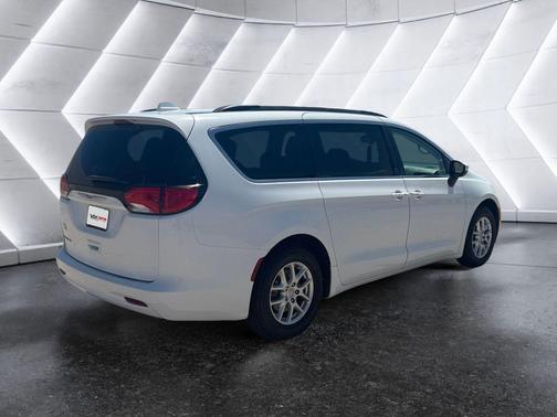 2020 Chrysler Voyager LXI