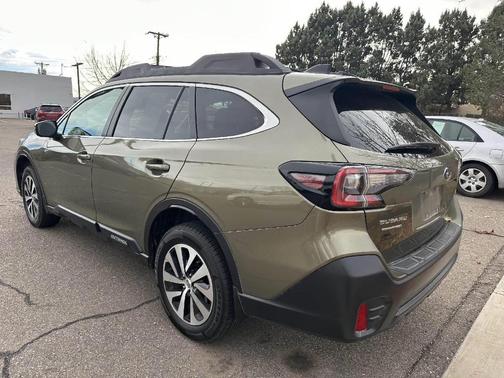 Photo 5 of 5 of 2021 Subaru Outback Premium