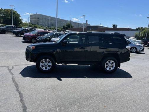 Photo 2 of 21 of 2021 Toyota 4Runner SR5