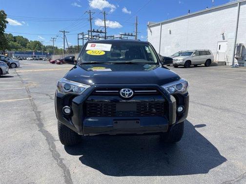 Photo 5 of 21 of 2021 Toyota 4Runner SR5