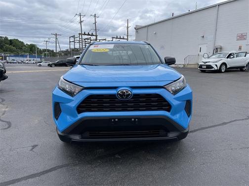 Photo 5 of 21 of 2021 Toyota RAV4 LE