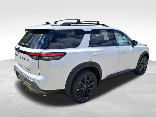 Everest White Pearl Tricoat 2026 Nissan Pathfinder SL