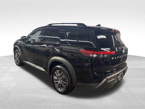 2023 Nissan Pathfinder SV