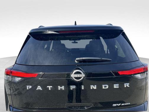 2023 Nissan Pathfinder SV