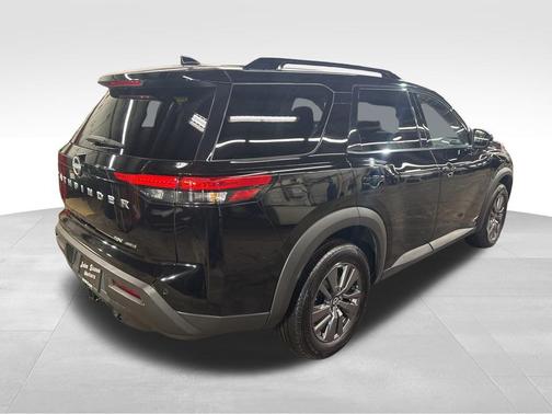 2023 Nissan Pathfinder SV