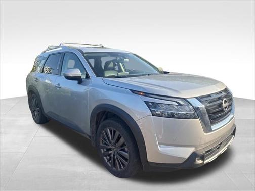 2022 Nissan Pathfinder SL