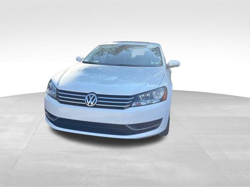 2014 Volkswagen Passat 1.8T Auto SE w/Sunroof & Nav