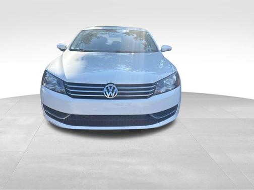 2014 Volkswagen Passat 1.8T Auto SE w/Sunroof & Nav