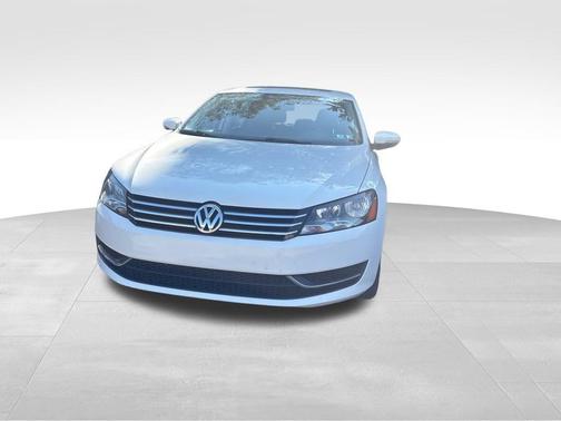 2014 Volkswagen Passat 1.8T Auto SE w/Sunroof & Nav