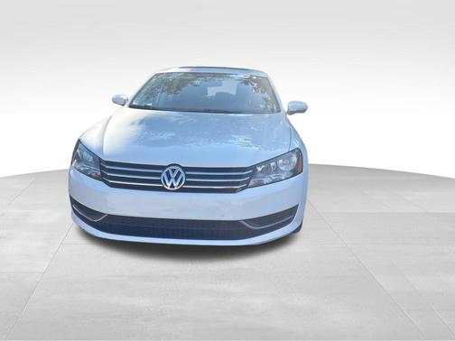 2014 Volkswagen Passat 1.8T Auto SE w/Sunroof & Nav