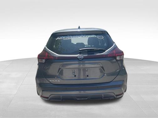 Gun Metallic 2025 Nissan Kicks S
