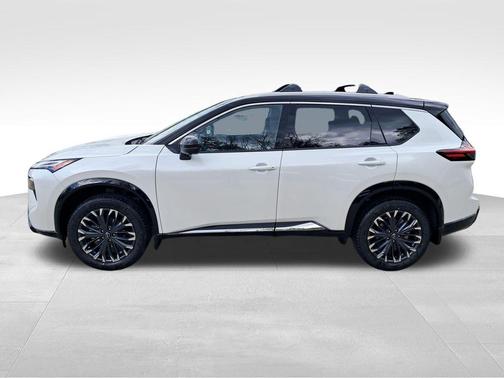 Everest White Pearl/Super Black 2026 Nissan Rogue Platinum
